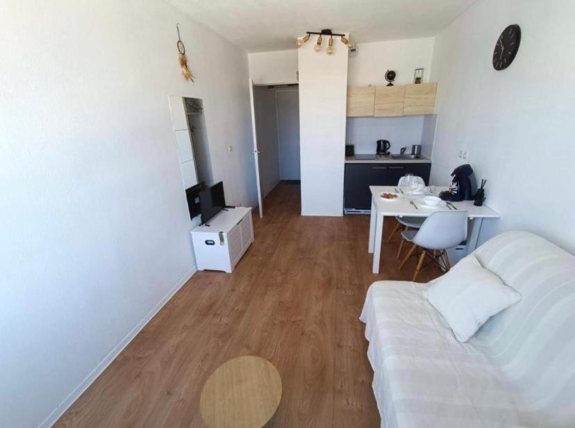 Equipe A 6 Minutes De La Gare St Charles * Marseille
